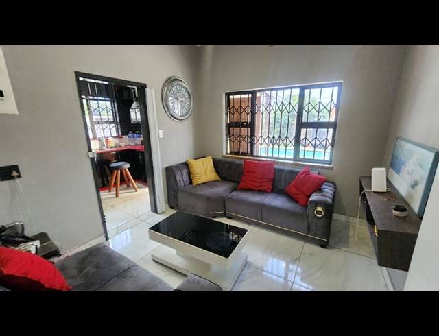 3 BEDROOM HOUSE FOR SALE IN FLORENTIA